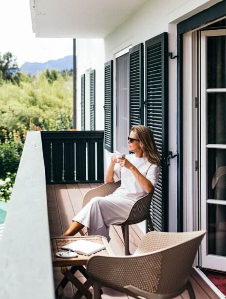 Hotel by the lake ☛ Chiemsee with large garden & pool